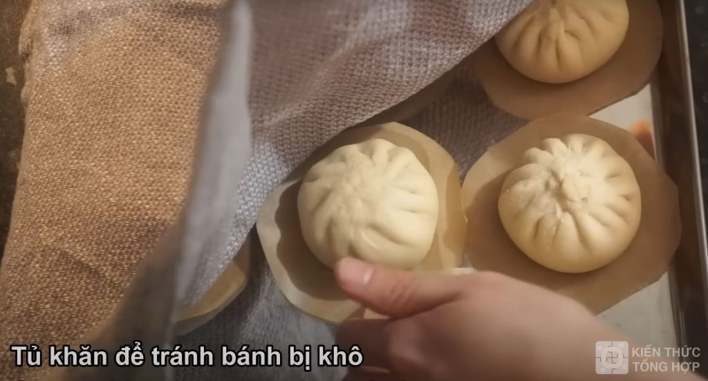 Ủ bánh cho đến khi bánh nở gấp đôi